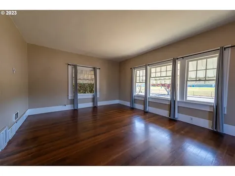 803 6th Street Myrtle Point OR 97458