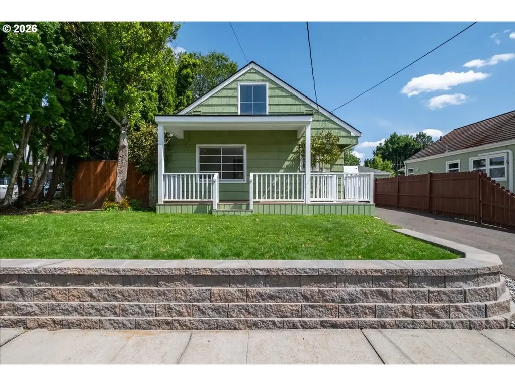 1020 N 3rd Street Woodburn OR 97071