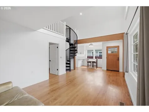 1020 N 3rd Street Woodburn OR 97071