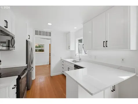 1020 N 3rd Street Woodburn OR 97071