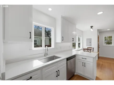 1020 N 3rd Street Woodburn OR 97071