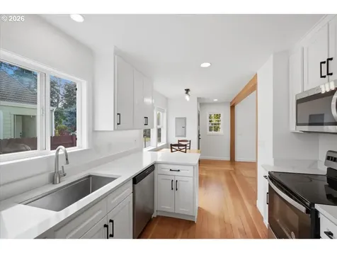 1020 N 3rd Street Woodburn OR 97071