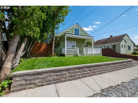 1020 N 3rd Street Woodburn OR 97071