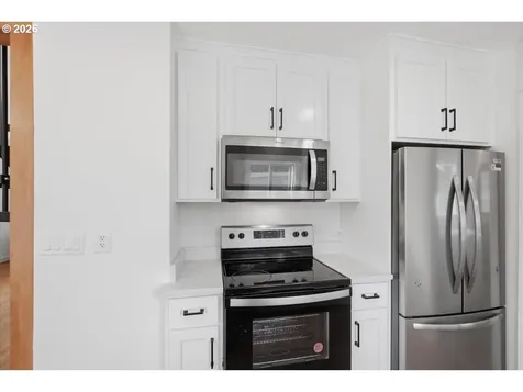 1020 N 3rd Street Woodburn OR 97071