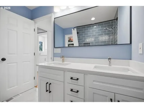 1020 N 3rd Street Woodburn OR 97071