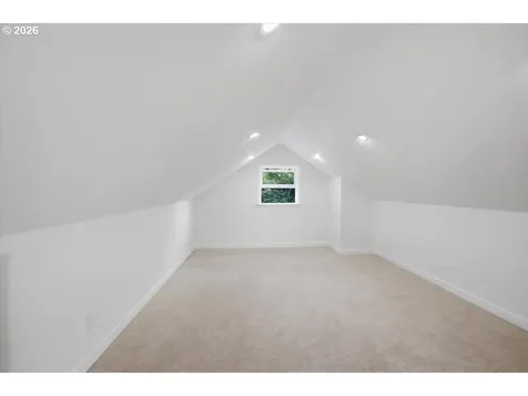 1020 N 3rd Street Woodburn OR 97071