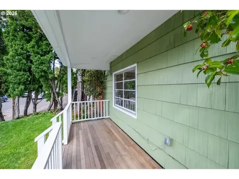 1020 N 3rd Street Woodburn OR 97071