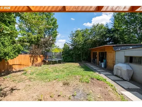 1020 N 3rd Street Woodburn OR 97071