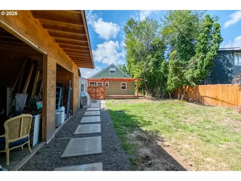 1020 N 3rd Street Woodburn OR 97071