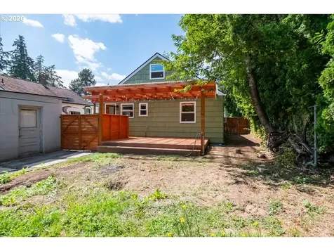 1020 N 3rd Street Woodburn OR 97071