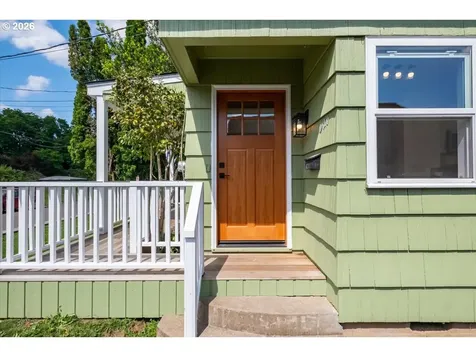 1020 N 3rd Street Woodburn OR 97071