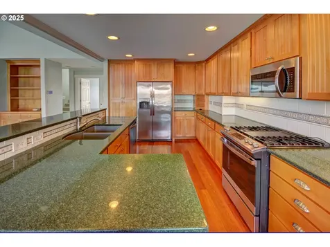 830 N Holladay Drive Seaside OR 97138