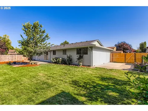 22609 NE Hancock Street Fairview OR 97024