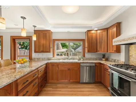 2516 NE 32nd Court Portland OR 97212