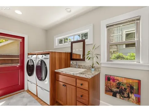 2516 NE 32nd Court Portland OR 97212