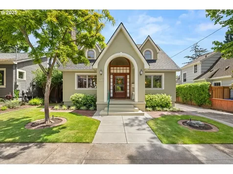2516 NE 32nd Court Portland OR 97212
