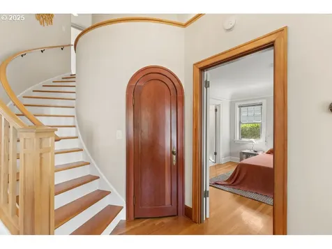 2516 NE 32nd Court Portland OR 97212