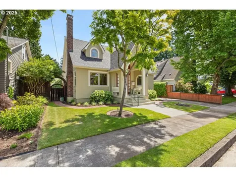 2516 NE 32nd Court Portland OR 97212