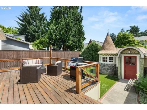 2516 NE 32nd Court Portland OR 97212