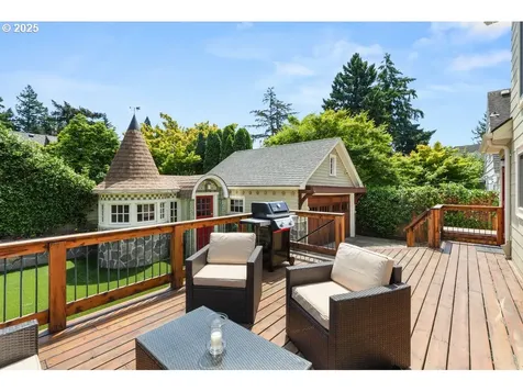 2516 NE 32nd Court Portland OR 97212