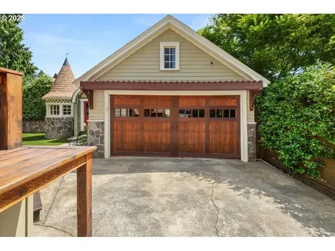 2516 NE 32nd Court Portland OR 97212