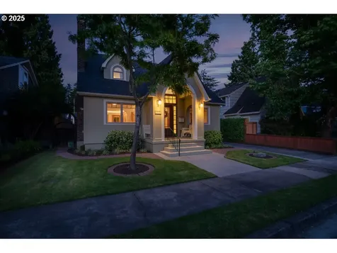 2516 NE 32nd Court Portland OR 97212