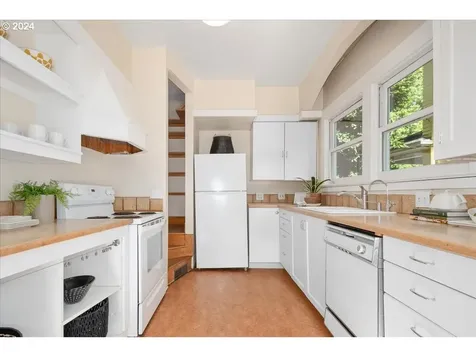 1916 NE 12th Avenue Portland OR 97212