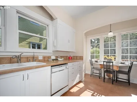 1916 NE 12th Avenue Portland OR 97212