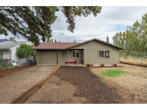2016 C Street Hood River OR 97031