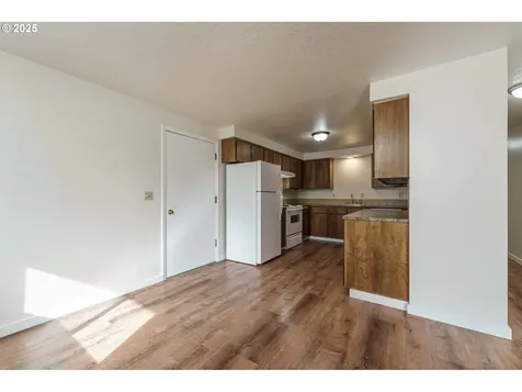 2016 C Street Hood River OR 97031