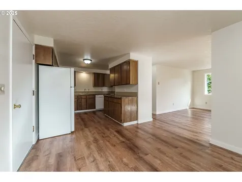 2016 C Street Hood River OR 97031