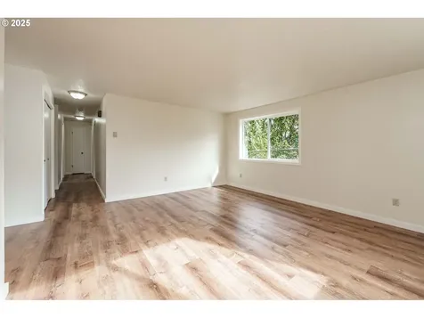 2016 C Street Hood River OR 97031