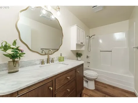 2016 C Street Hood River OR 97031