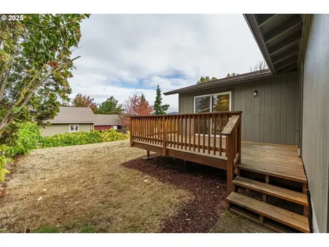 2016 C Street Hood River OR 97031