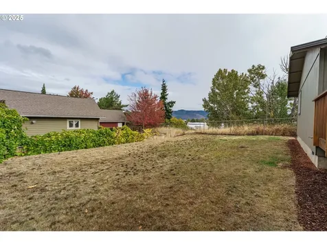 2016 C Street Hood River OR 97031
