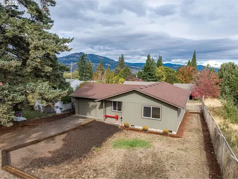 2016 C Street Hood River OR 97031