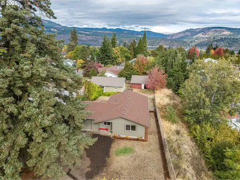 2016 C Street Hood River OR 97031