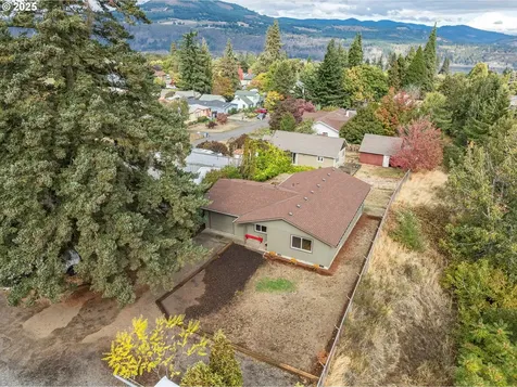 2016 C Street Hood River OR 97031