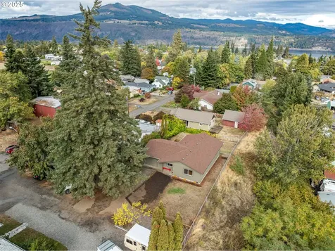 2016 C Street Hood River OR 97031