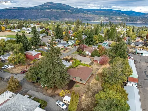 2016 C Street Hood River OR 97031