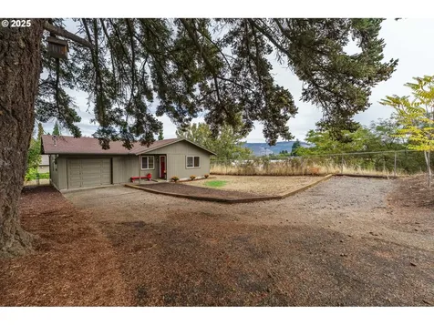2016 C Street Hood River OR 97031