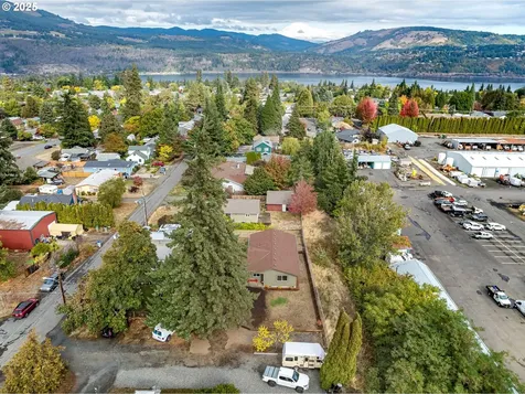 2016 C Street Hood River OR 97031