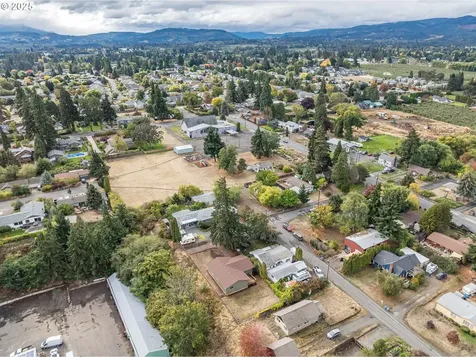 2016 C Street Hood River OR 97031