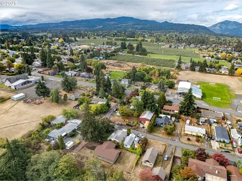 2016 C Street Hood River OR 97031