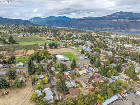 2016 C Street Hood River OR 97031