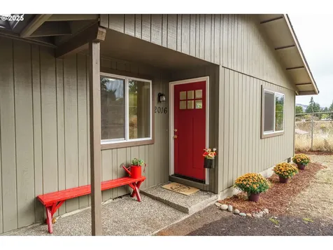 2016 C Street Hood River OR 97031