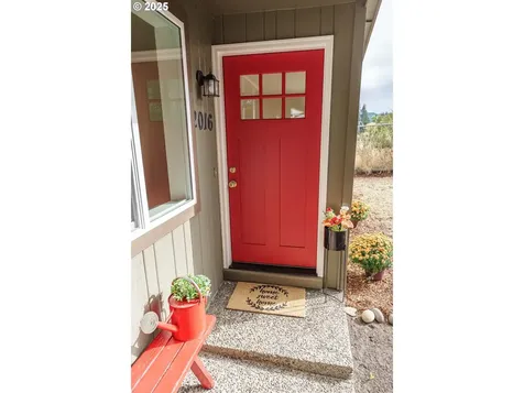 2016 C Street Hood River OR 97031