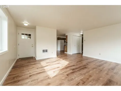 2016 C Street Hood River OR 97031