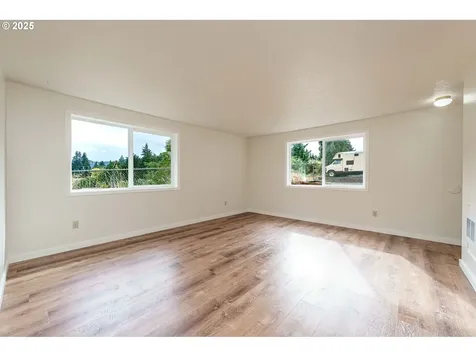2016 C Street Hood River OR 97031