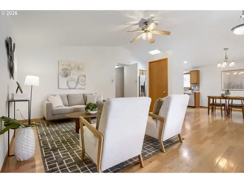 218 SW 11th Street Dundee OR 97115